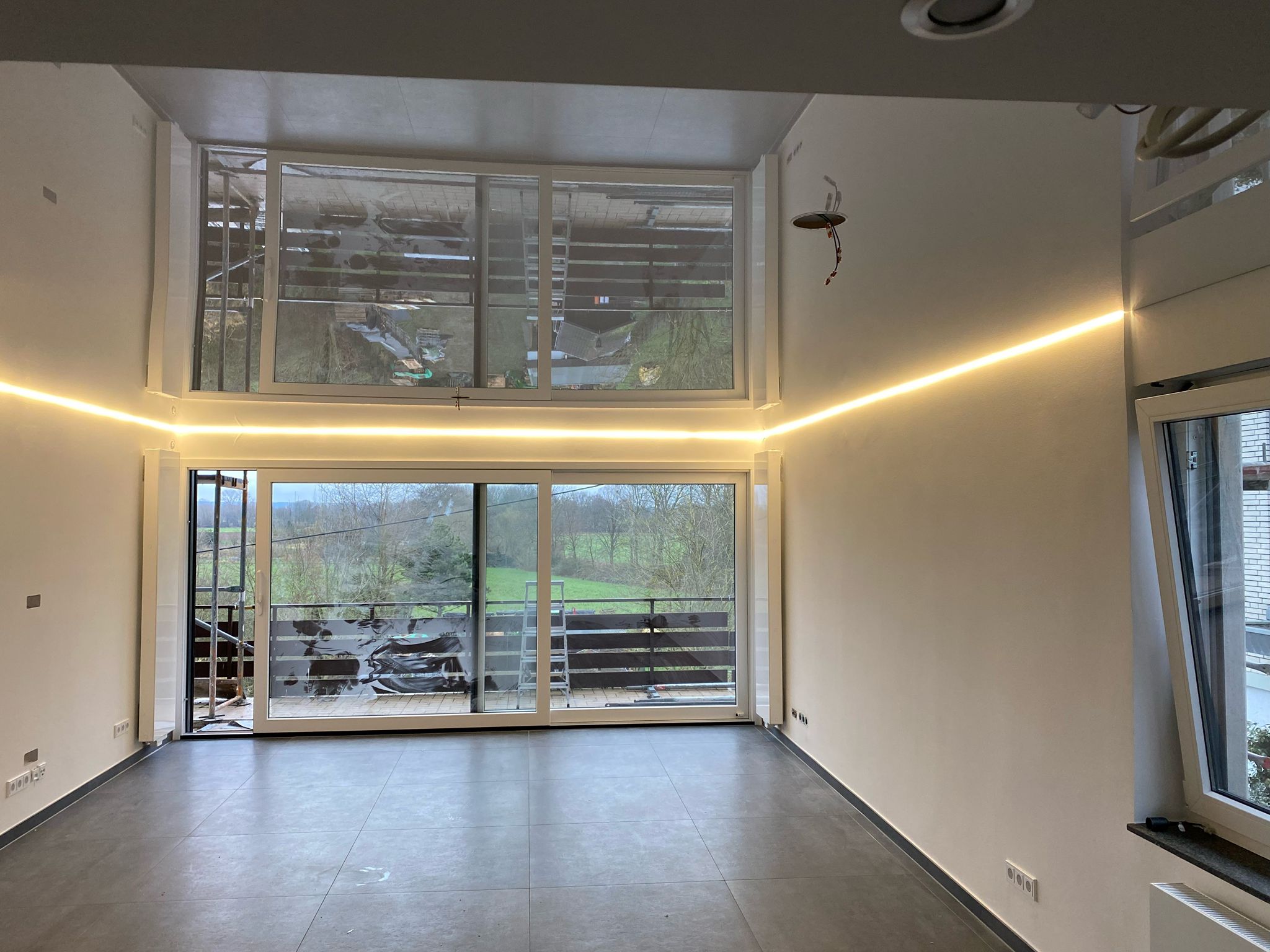 Spanndecke Wohnzimmer warmweiß LED